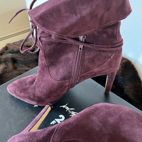 Lord and Taylor 414 Fifth Burgundy suede bootie. Size 8.5 4 in heel. - Picture 7 of 8